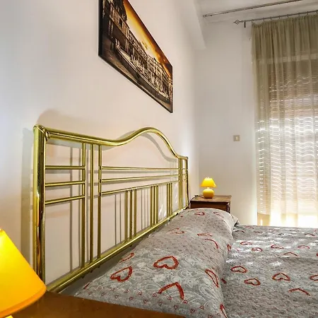 ベッド・アンド・ブレックファスト A Casa Di Fra'